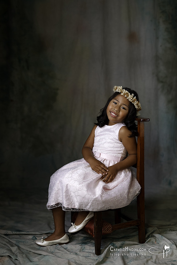 Sesión de estudio infantil de Valeria. Fotografo Carmelo Hinojal, Santander, Cantabria.