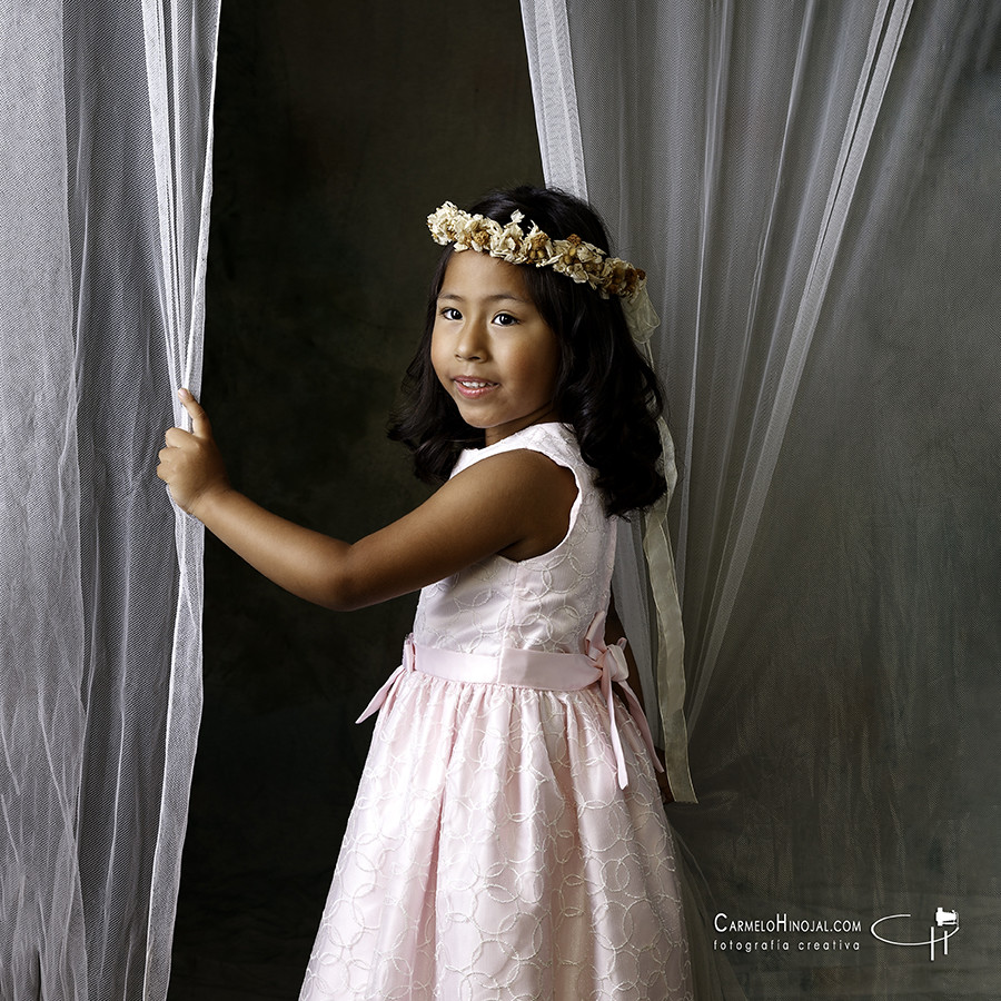 Sesión de estudio infantil de Valeria. Fotografo Carmelo Hinojal, Santander, Cantabria.