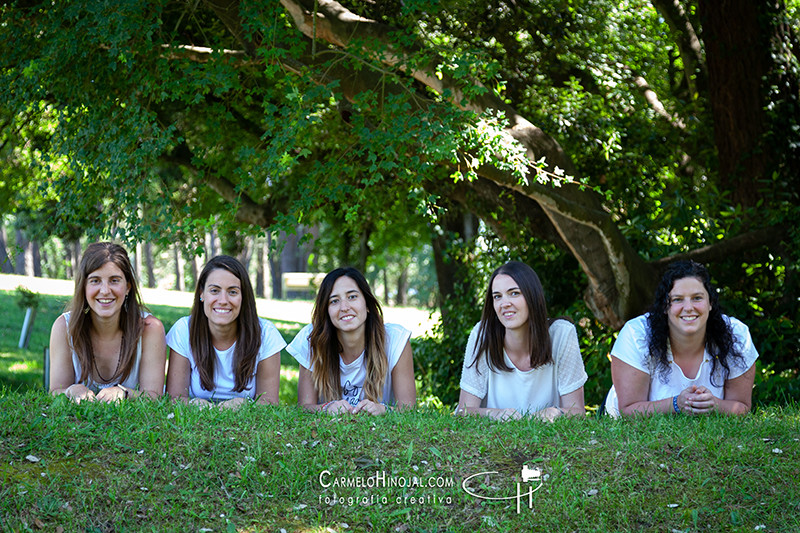 Sesión de cumpleaños de amigas. Fotógrafo Carmelo Hinojal de Santander, Cantabria.