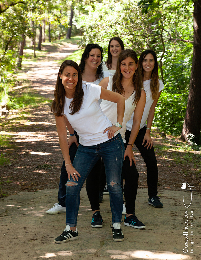 Sesión de cumpleaños de amigas. Fotógrafo Carmelo Hinojal de Santander, Cantabria.