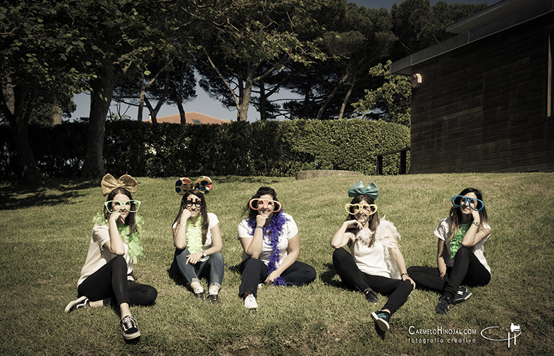 Sesión de cumpleaños de amigas. Fotógrafo Carmelo Hinojal de Santander, Cantabria.