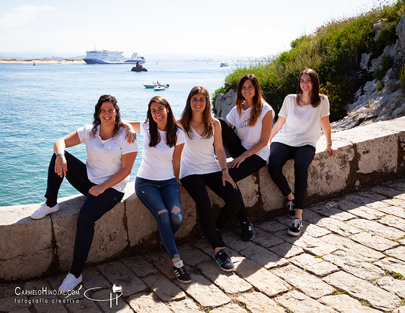 Sesión de cumpleaños de amigas. Fotógrafo Carmelo Hinojal de Santander, Cantabria.