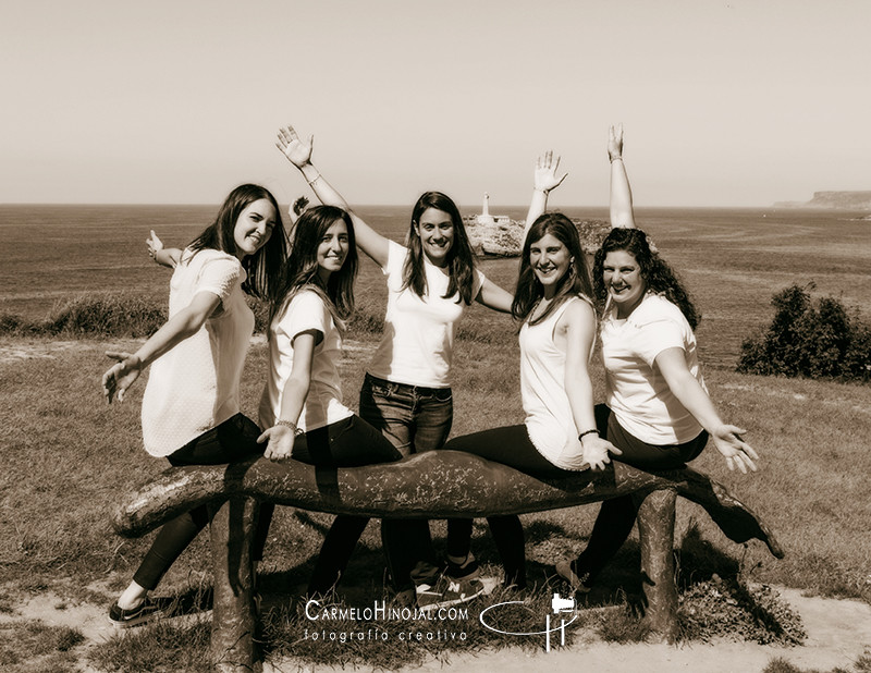 Sesión de cumpleaños de amigas. Fotógrafo Carmelo Hinojal de Santander, Cantabria.