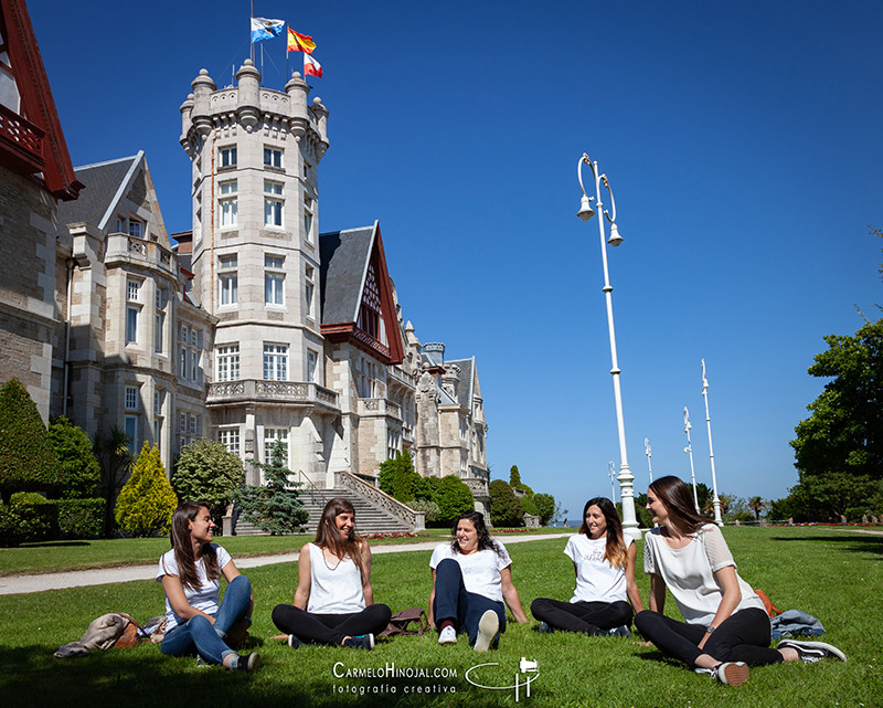 Sesión de cumpleaños de amigas. Fotógrafo Carmelo Hinojal de Santander, Cantabria.