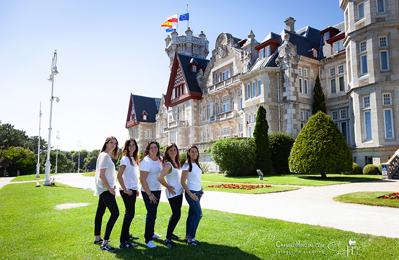 Sesión de cumpleaños de amigas. Fotógrafo Carmelo Hinojal de Santander, Cantabria.