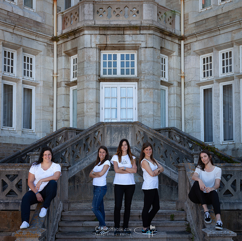 Sesión de cumpleaños de amigas. Fotógrafo Carmelo Hinojal de Santander, Cantabria.