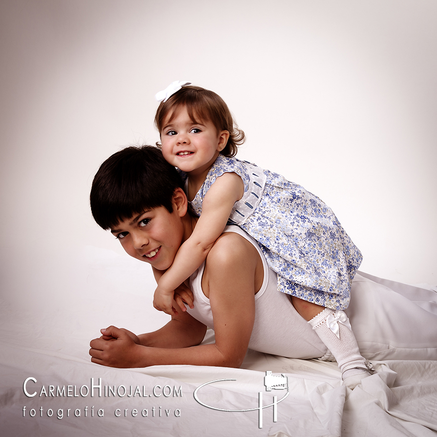 Carmelo Hinojal, fotógrafo de Santander, especializado en fotografías de Boda, Vídeo de Boda, Primera Comunión, Bautizos, fotografía de estudio, familias, bebés, embarazadas, orlas