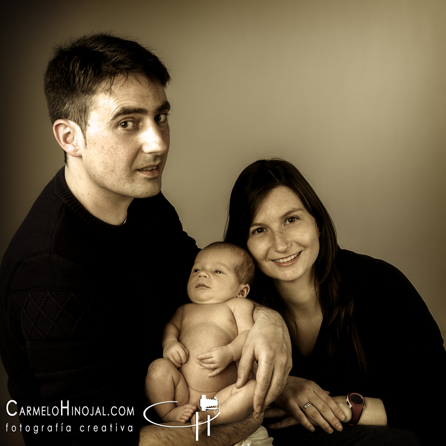 Sesión de estudio de bebé. Fotógrafo Carmelo Hinojal, Santander (Cantabria).