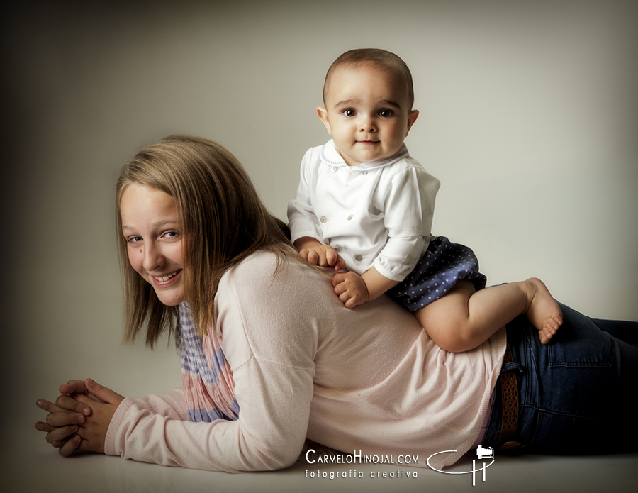 Sesión de estudio infantil de Mateo. Fotógrafo Carmelo Hinojal, Santander, Cantabria.