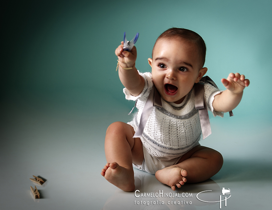 Sesión de estudio infantil de Mateo. Fotógrafo Carmelo Hinojal, Santander, Cantabria.