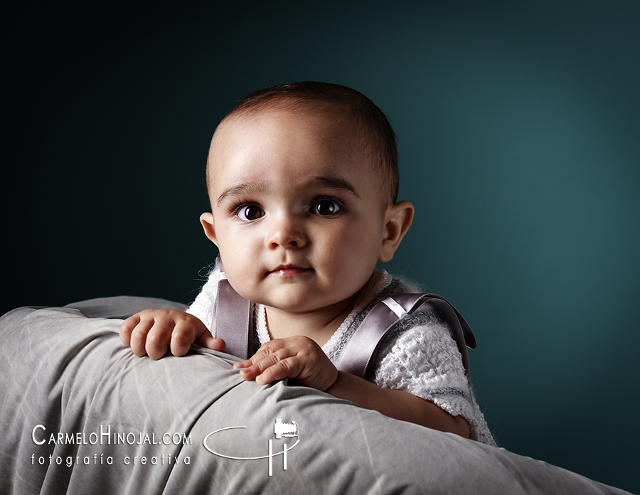 Sesión de estudio infantil de Mateo. Fotógrafo Carmelo Hinojal, Santander, Cantabria.