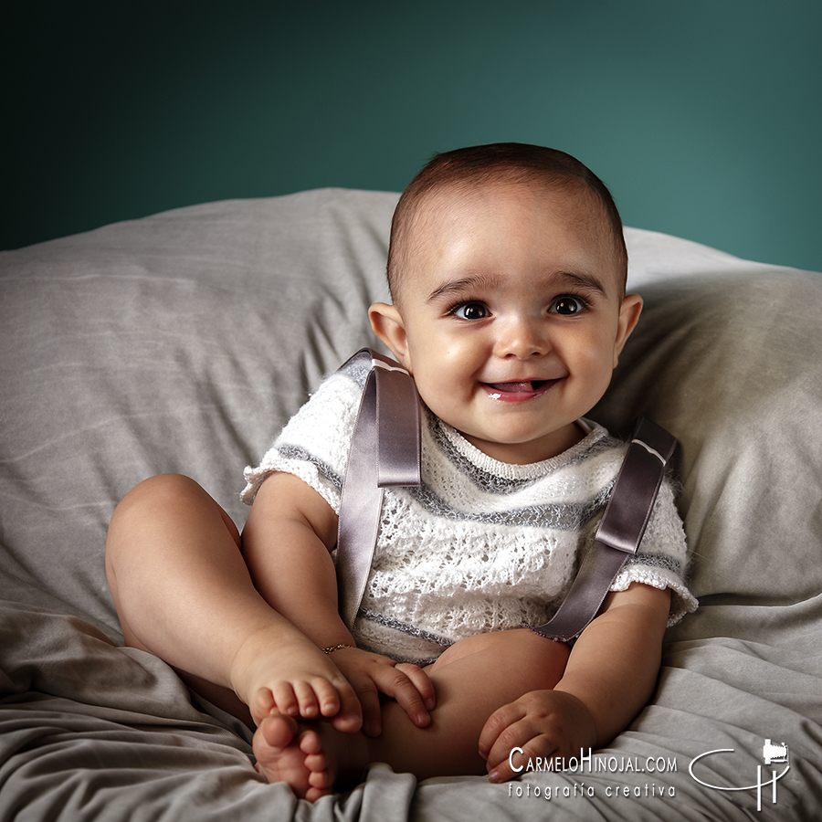 Sesión de estudio infantil de Mateo. Fotógrafo Carmelo Hinojal, Santander, Cantabria.