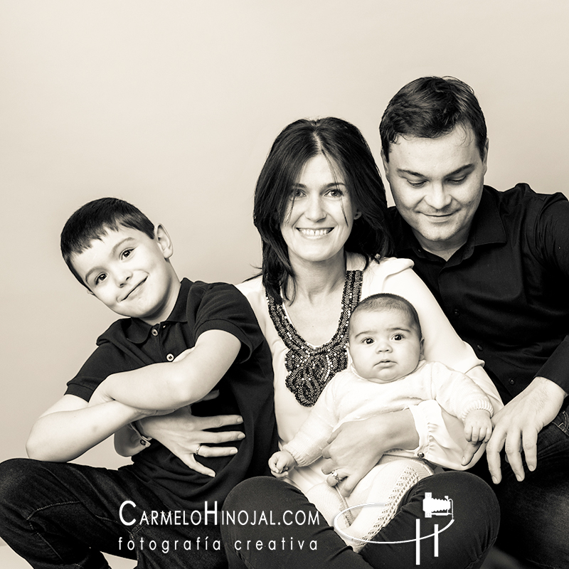 Fotografías de estudio de familia, fotógrafo Carmelo hinojal, Santander, Bilbao, Palencia, Valladolid4