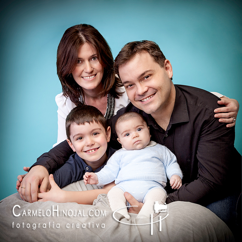 Fotografías de estudio de familia, fotógrafo Carmelo hinojal, Santander, Bilbao, Palencia, Valladolid