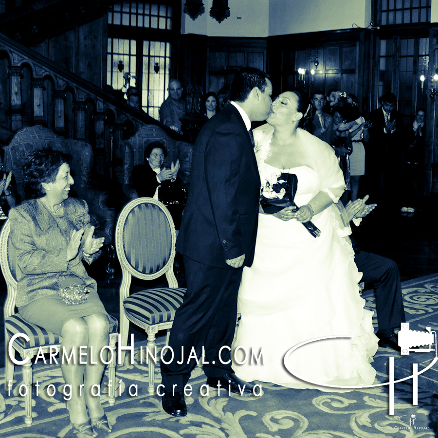 Fotógrafo de Santander especializado en reportaje de boda, reportaje pre-boda, reportaje post-boda y reportaje de vídeo, fotografía social y de eventos.